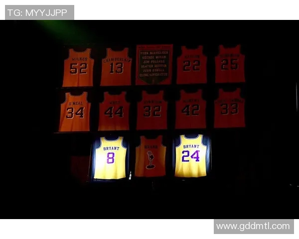 科比8号与24号球衣对比图解读展现传奇篮球生涯的辉煌瞬间 科比8号与24号球衣对比图解读展现传奇篮球生涯的辉煌瞬间