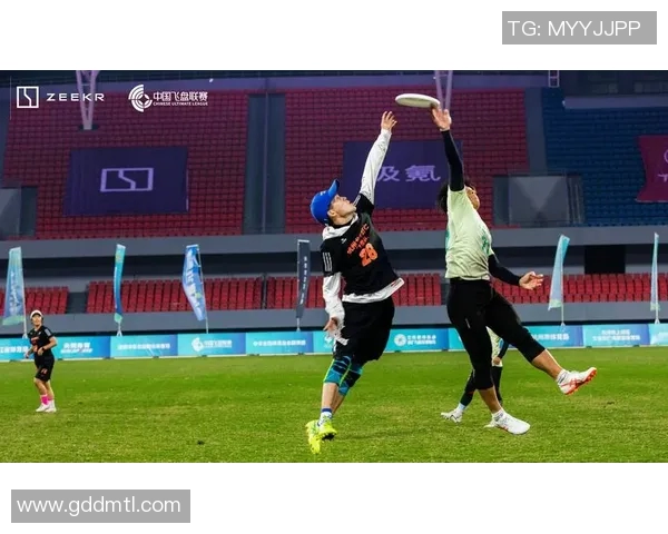 武汉飞盘队在攀岩联赛中以67分稳居积分榜首位