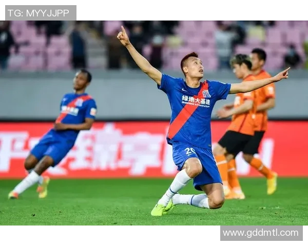 申花对上港的中超联赛激情对决